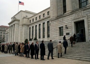 ตัวเลขว่างงานสหรัฐฯ พุ่ง 215K ปิดประตู Fed ลดดอกเบี้ย กด Bitcoin ร่วง 3%