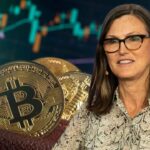 Cathie Wood คาด ‘วิกฤตเงินทุนไหลออก’ จากประเทศไร้เสถียรภาพ จะเป็นแรงหนุน Bitcoin