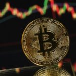 Bitcoin ดิ่งร่วงหลุด 63,000 ดอลลาร์หลัง Fed ส่งสัญญาณคุมเข้มการเงิน 