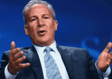 Peter Schiff แซะ Michael Saylor ชี้โมเดลสะสม Bitcoin กำลังพังทลาย