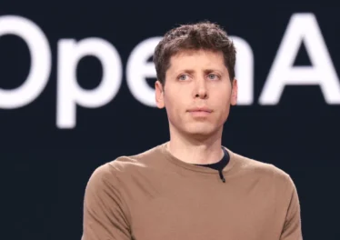 บริษัทแม่ของ Worldcoin ปลดพนักงาน ปรับยุทธศาสตร์ใหม่สวนทาง OpenAI