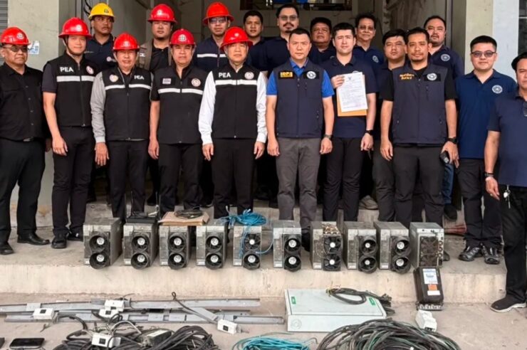 ตร.บุกทลายทลายเหมืองขุดบิตคอยน์เถื่อนปทุมธานี โกงค่าไฟเหลือเดือนละ 35 บาท
