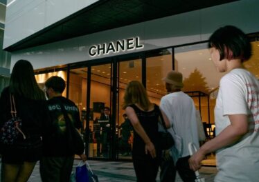 หนุ่มสาว GenZ ญี่ปุ่นรวยหุ้น AI แห่ช้อปแบรนด์เนมสะพัด กำไรพุ่ง 31 ล้านล้านบาท