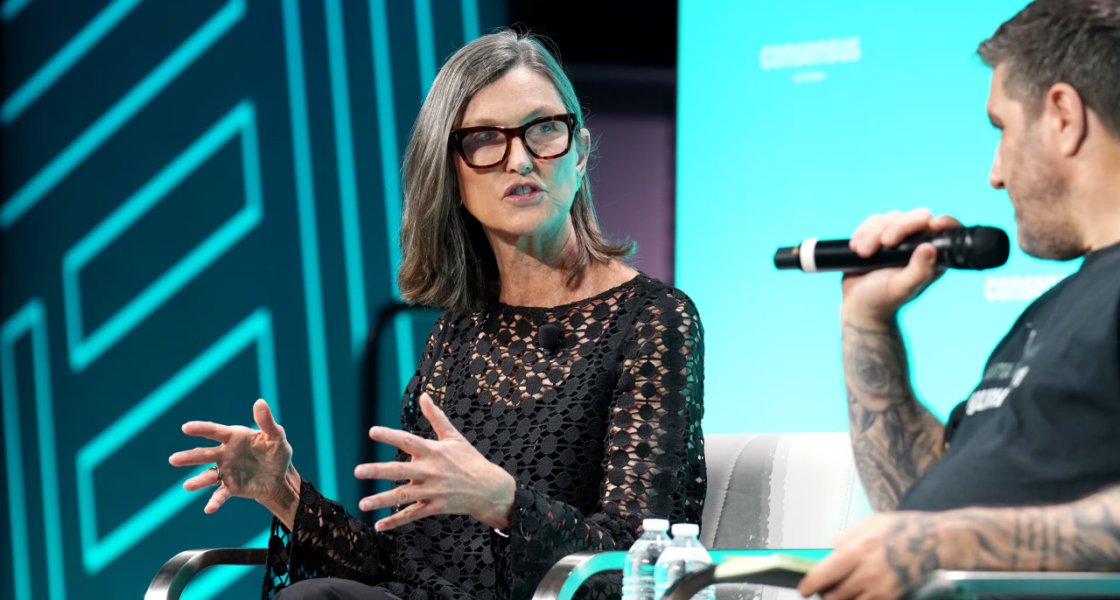 Cathie Wood เตือนเหรียญ OpenUSD ของ Ripple อาจสู้ USDT และ USDC ไม่ไหว