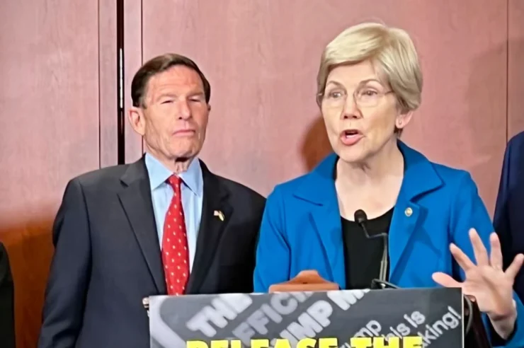 Clarity Act อาจชะงักยาว ๆ หลัง Warren ร้อง SEC ตรวจสอบเหรียญมีมของทรัมป์ เพราะทำนักลงทุนขาดทุนยับ