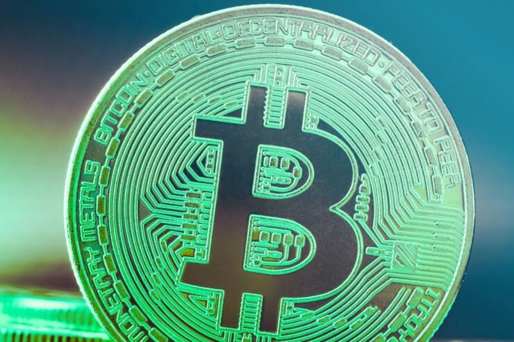 ราคา Bitcoin พุ่งทะยานแตะ $64,500 ฉุดตลาดคริปโตเขียวยกแผง สวนทางหุ้นสหรัฐฯ