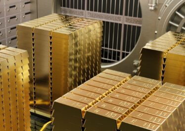 ส.ว. สหรัฐฯ เยือน Fort Knox ยันทองคำยังอยู่ครบ 147 ล้านออนซ์ สวนทางราคาดิ่งหลุด $4,400 