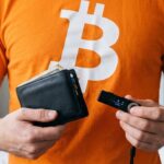 เทียบชัดๆ! ฝากคริปโทฯ ไว้บน Exchange หรือเก็บเอง อันไหนปลอดภัยกว่า? 
