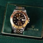 สแกมคริปโตแนวใหม่ ตำรวจรวบ 2 หนุ่มหัวหมอใช้ Stablecoin ปลอมหลอกซื้อ Rolex ของแท้