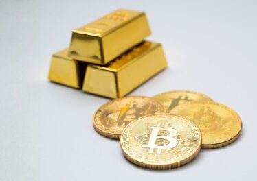 จับตา Bitcoin วิ่งตามทองคำไม่ใช่หุ้นสหรัฐฯ และกำลังจะเป็นปัญหาใหญ่