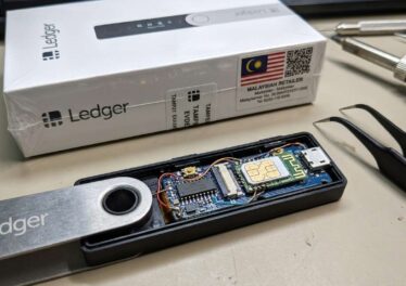 อดีต CEO ของ Mt. Gox พบโมดูลต้องสงสัยใน Ledger จากมาเลเซีย ซ่อนชิปสอดแนมแม้ซีลกล่องปิดสนิท