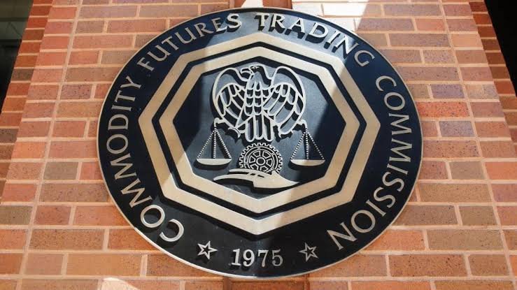 ตราสัญลักษณ์ CFTC บนผนังอาคาร