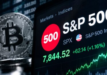 S&P 500 และ Nasdaq พุ่งทำจุดสูงสุดใหม่ สวนทาง Bitcoin สะดุด เกิดอะไรขึ้นกับตลาดคริปโทฯ